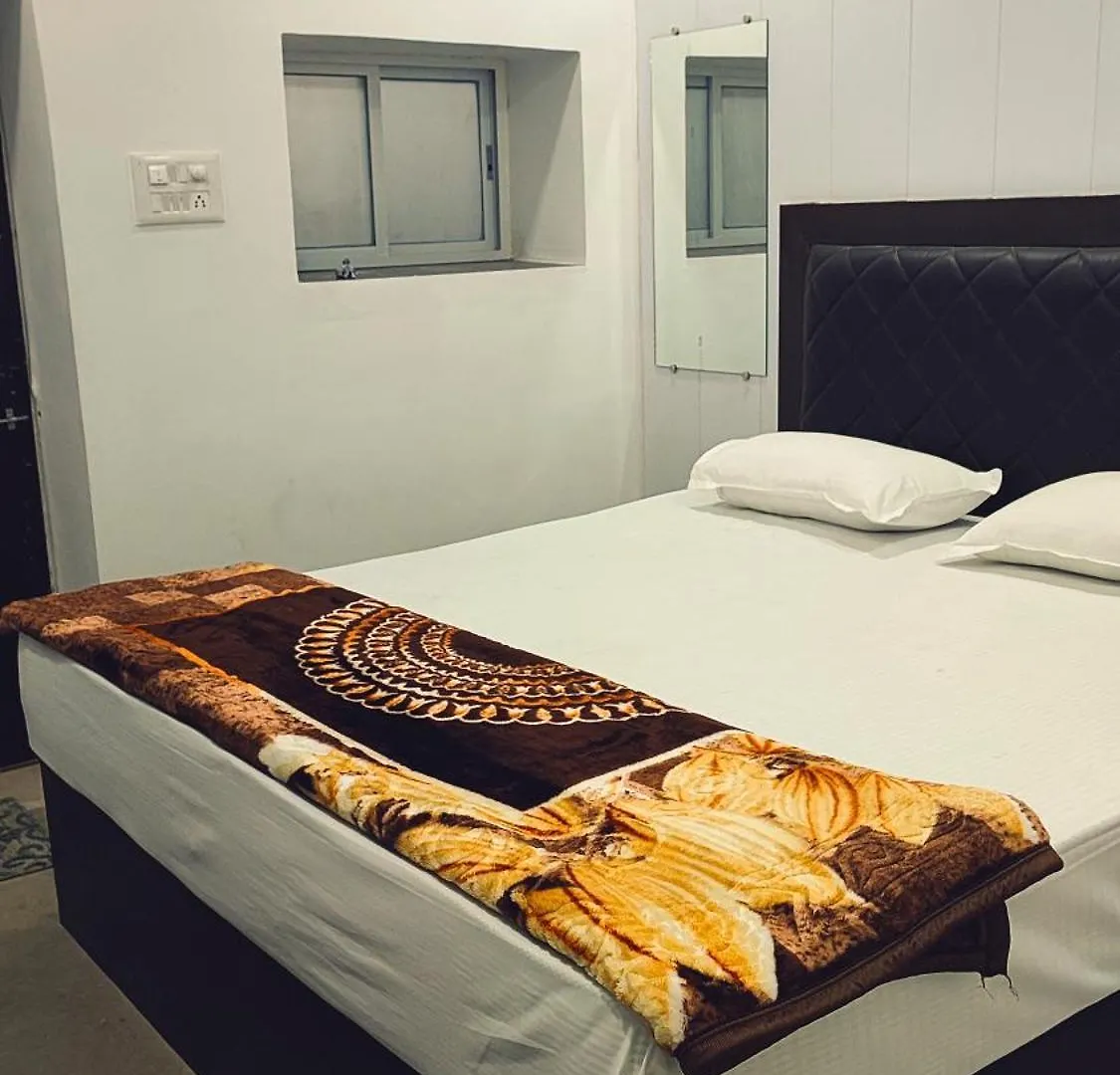 Taj Plaza Paying Guest House Varanasi